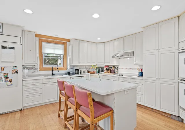 Photo 3 of Single family home for sale at 1870 Laurel Ave, Saint Paul, MN 55104 | MLS# 7115912 | Listing updated on 2026-10-07