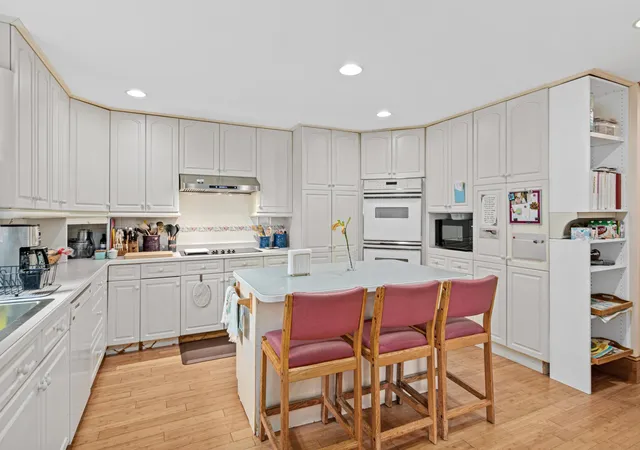 Photo 3 of Single family home for sale at 1870 Laurel Ave, Saint Paul, MN 55104 | MLS# 7115912 | Listing updated on 2026-10-07