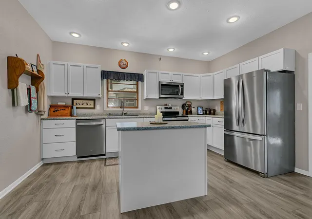 Photo 2 of Single family home for sale at 420 S 8th Street, Bird Island, MN 55310 | MLS# 7115954 | Listing updated on 2026-09-16