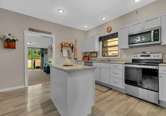 Photo 3 of Single family home for sale at 420 S 8th Street, Bird Island, MN 55310 | MLS# 7115954 | Listing updated on 2026-09-16