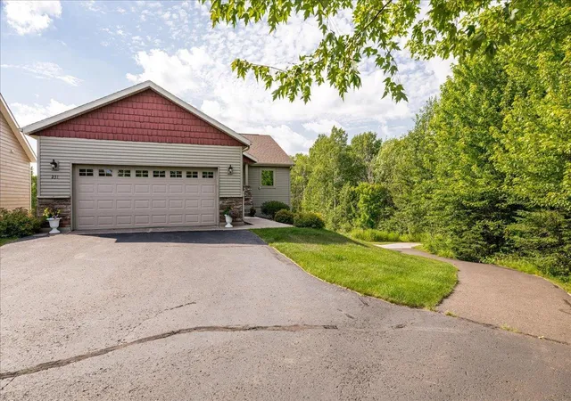 3rd image of 231 Hickory St, Duluth, MN 55811 | MLS# 7115966