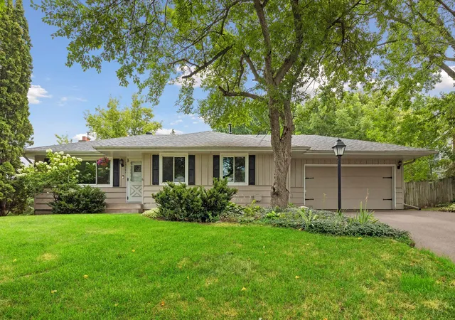 Photo 4 of Sale Pending at 13101 Oakland Dr, Burnsville, MN 55337 | MLS# 7115984 | Listing updated on 2026-08-17
