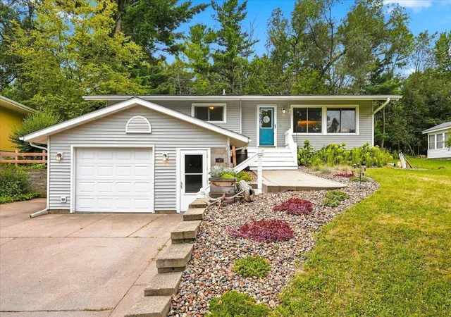 1st image of 942 Morgan Rd, River Falls, WI 54022 | MLS# 7115987