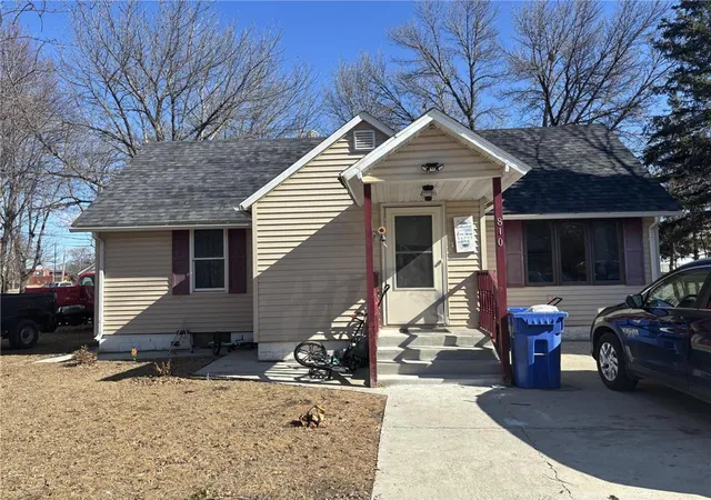 Photo 1 of Single family home for sale at 810 13th Street, Clarkfield, MN 56223 | MLS# 7116011 | Listing updated on 2026-07-26