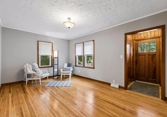 Photo 3 of Single family home for sale at 870 22nd Avenue SE, Minneapolis, MN 55414 | MLS# 7116049 | Listing updated on 2026-09-01
