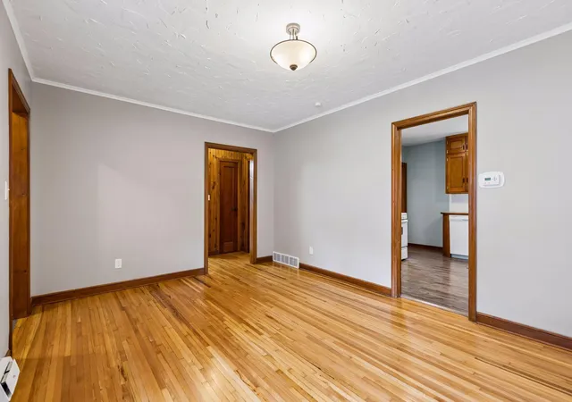 Photo 5 of Single family home for sale at 870 22nd Avenue SE, Minneapolis, MN 55414 | MLS# 7116049 | Listing updated on 2026-09-01