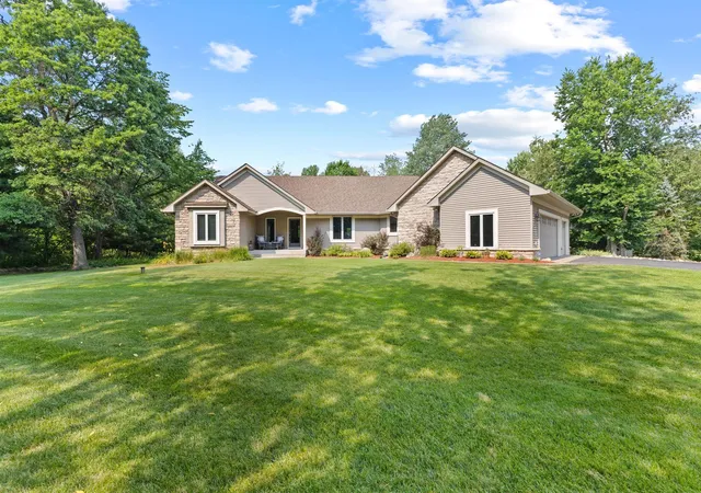 Photo 4 of Single family home for sale at 27166 Bayshore Cir NW, Isanti, MN 55040 | MLS# 7116055 | Listing updated on 2026-09-19