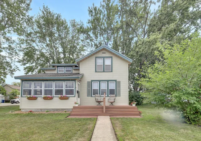 image of 303 N Lakeshore Dr, Lake City, MN 55041 | MLS# 7116058