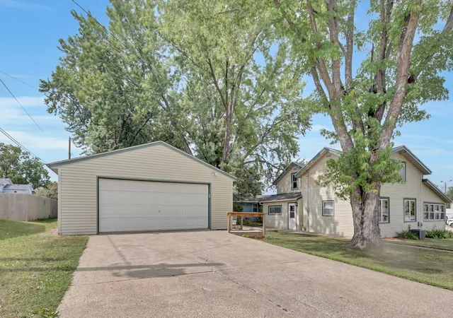 image of 303 N Lakeshore Dr, Lake City, MN 55041 | MLS# 7116058