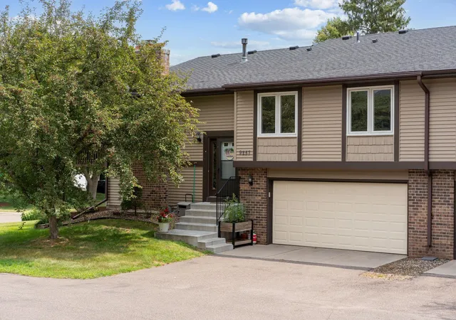 Photo 2 of Single family home for sale at 9257 Dartford Rd, Saint Paul, MN 55125 | MLS# 7116071 | Listing updated on 2026-10-07