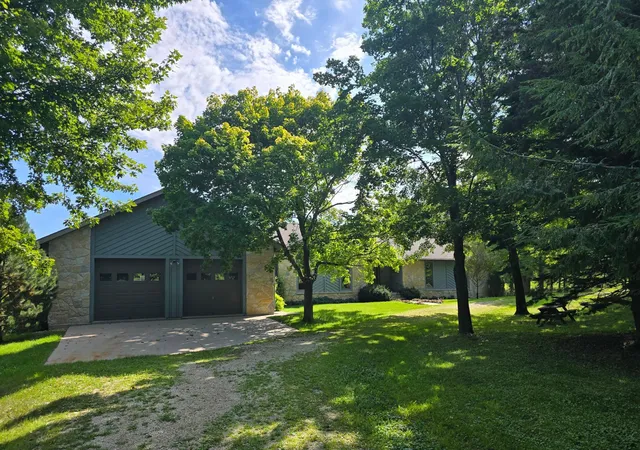 Photo 3 of Single family home for sale at 18123 Deer Rd, Lanesboro, MN 55949 | MLS# 7116091 | Listing updated on 2026-10-22