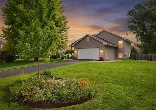 1st image of 809 Morningside Pl, Belle Plaine, MN 56011 | MLS# 7116094