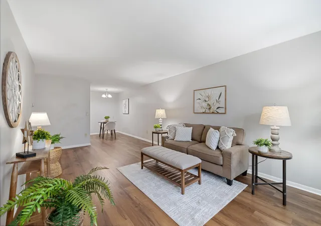 Listing Photo 4 - Condo for sale in building located at 4400 Upton Ave S, Minneapolis, MN 55410 - Unit #203