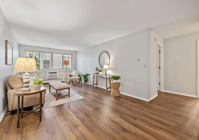 Listing Photo 5 - Condo for sale in building located at 4400 Upton Ave S, Minneapolis, MN 55410 - Unit #203