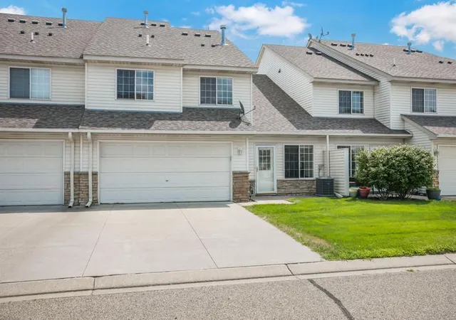 1st image of 815 Ferdinand Dr, Shakopee, MN 55379 | MLS# 7116176