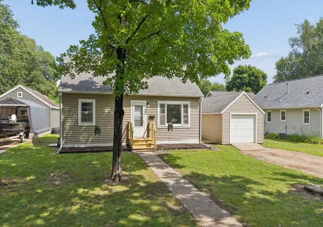 1st image of 735 E 2nd St, Litchfield, MN 55355 | MLS# 7116189