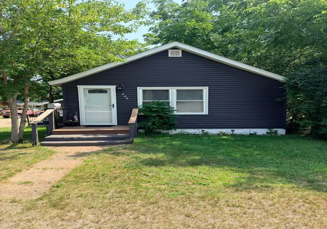 Photo 1 of Single family home for sale at 906 Scribner St, Spooner, WI 54801 | MLS# 7116223 | Listing updated on 2026-08-23