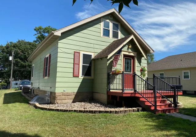 Photo 3 of Single family home for sale at 810 N 6th Street, Montevideo, MN 56265 | MLS# 7116239 | Listing updated on 2026-09-21