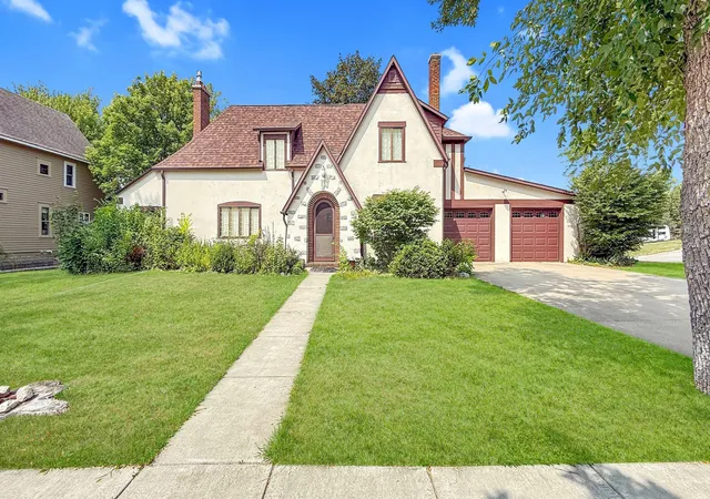 Photo 3 of Single family home for sale at 829 3rd Avenue, Madison, MN 56256 | MLS# 7116241 | Listing updated on 2026-09-12
