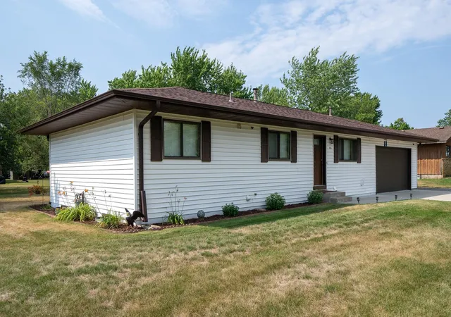1st image of 806 Callaway St E, Saint Joseph, MN 56374 | MLS# 7116244