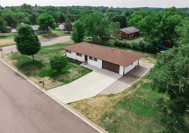 3rd image of 806 Callaway St E, Saint Joseph, MN 56374 | MLS# 7116244