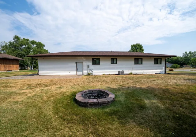 4th image of 806 Callaway St E, Saint Joseph, MN 56374 | MLS# 7116244