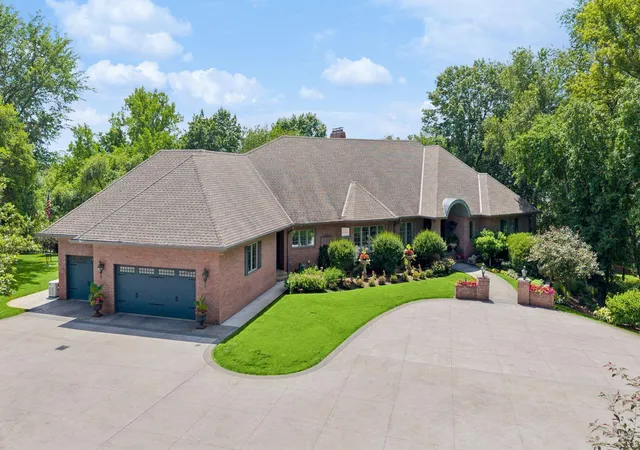 Photo 2 of Single family home for sale at 300 Salem Church Rd, Saint Paul, MN 55118 | MLS# 7116245 | Listing updated on 2026-08-05