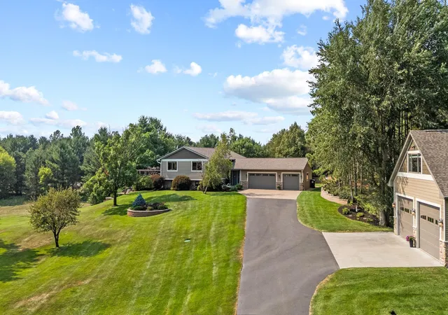 2nd image of 746 Packer Dr, Hudson, WI 54016 | MLS# 7116250