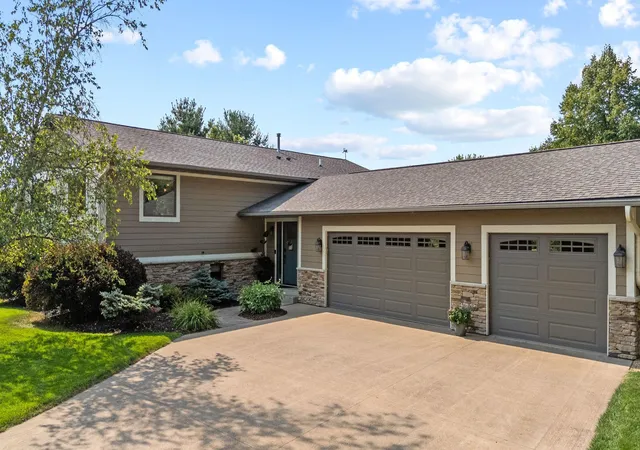 4th image of 746 Packer Dr, Hudson, WI 54016 | MLS# 7116250