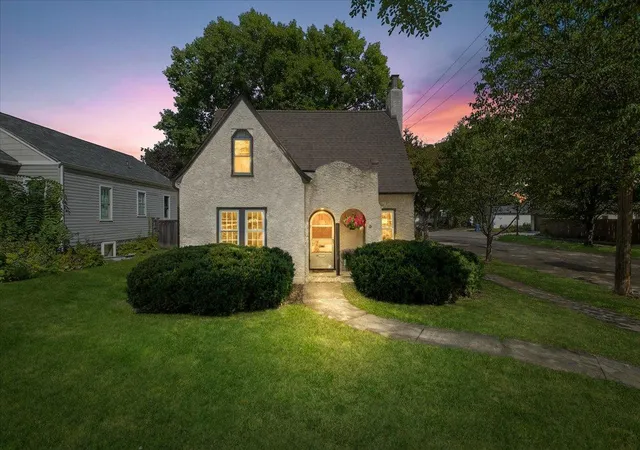 Photo 1 of Sale Pending at 1223 Niles Ave, Saint Paul, MN 55116 | MLS# 7116257 | Listing updated on 2026-10-02