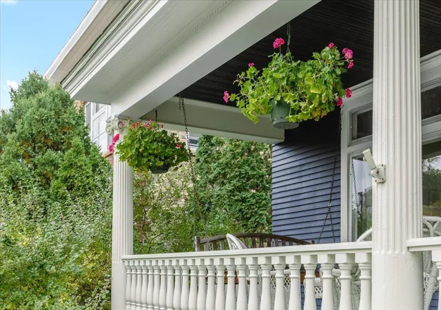 Photo 3 of Single family home for sale at 1122 Ashland Ave, Saint Paul, MN 55104 | MLS# 7116260 | Listing updated on 2026-10-07