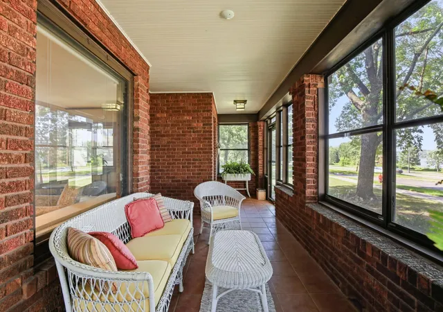 Photo 3 of Sale Pending at 1146 Ivy Ave E, Saint Paul, MN 55106 | MLS# 7116261 | Listing updated on 2026-08-17