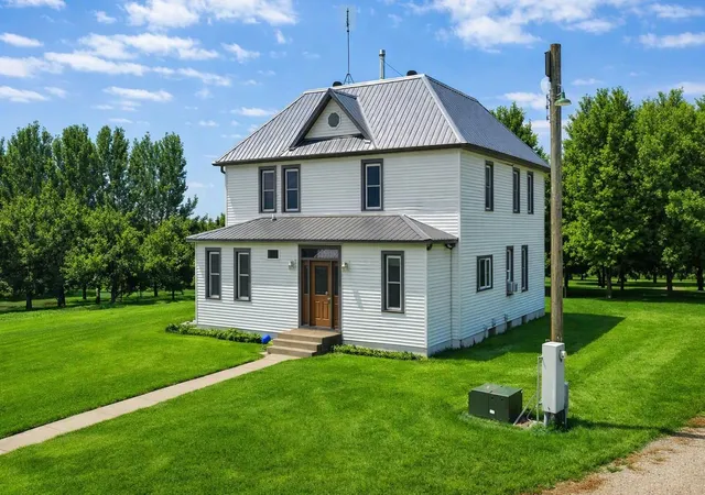 Photo 4 of Single family home for sale at 39243 561st Avenue, New Ulm, MN 56073 | MLS# 7116270 | Listing updated on 2026-08-01