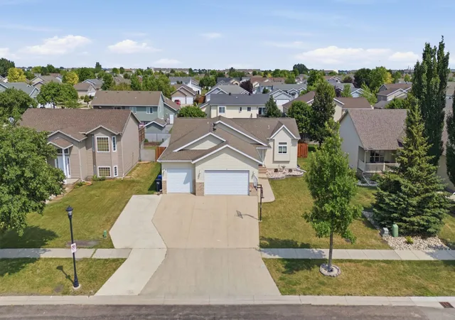 Photo 2 of Single family home for sale at 3532 Lincoln St S, Fargo, ND 58104 | MLS# 7116273 | Listing updated on 2026-09-28