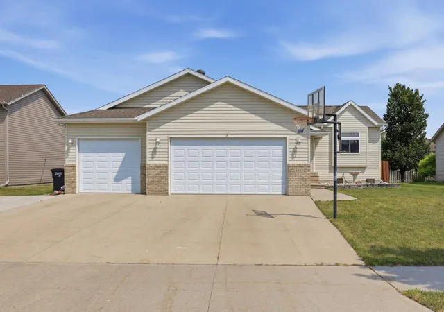 Photo 4 of Single family home for sale at 3532 Lincoln St S, Fargo, ND 58104 | MLS# 7116273 | Listing updated on 2026-09-28