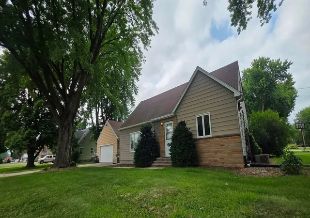 Photo 3 of Single family home for sale at 107 Park Ave E, Hollandale, MN 56045 | MLS# 7116290 | Listing updated on 2026-09-12