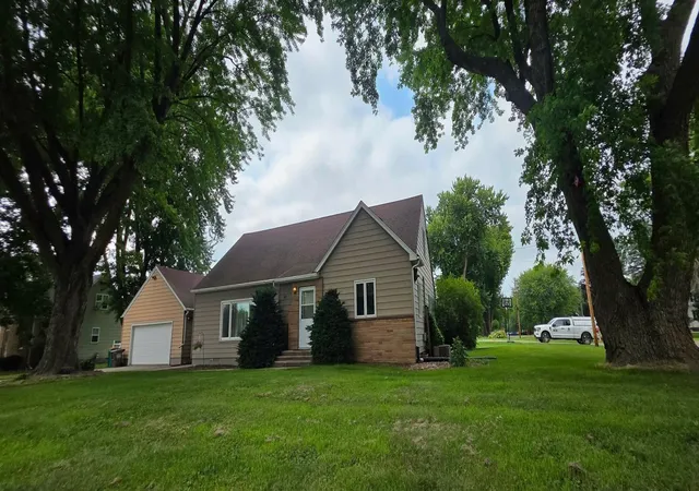 Photo 4 of Single family home for sale at 107 Park Ave E, Hollandale, MN 56045 | MLS# 7116290 | Listing updated on 2026-10-02