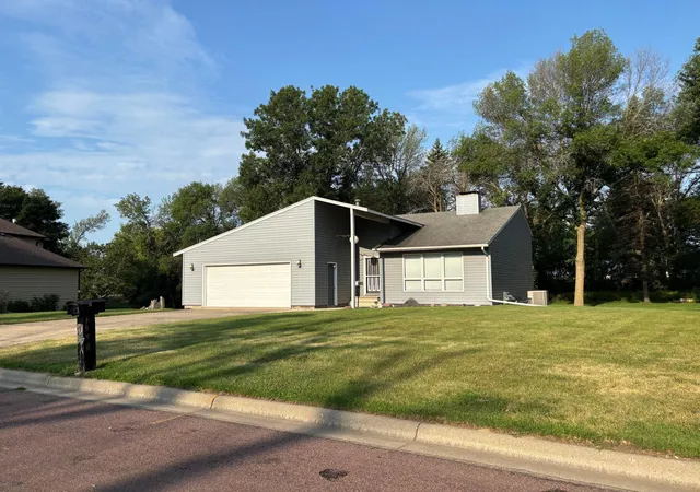 Photo 1 of Sale Pending at 1950 Knollwood Dr, Fairmont, MN 56031 | MLS# 7116314 | Listing updated on 2026-09-18