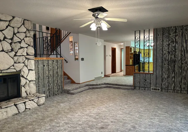 Photo 3 of Sale Pending at 1950 Knollwood Dr, Fairmont, MN 56031 | MLS# 7116314 | Listing updated on 2026-09-18