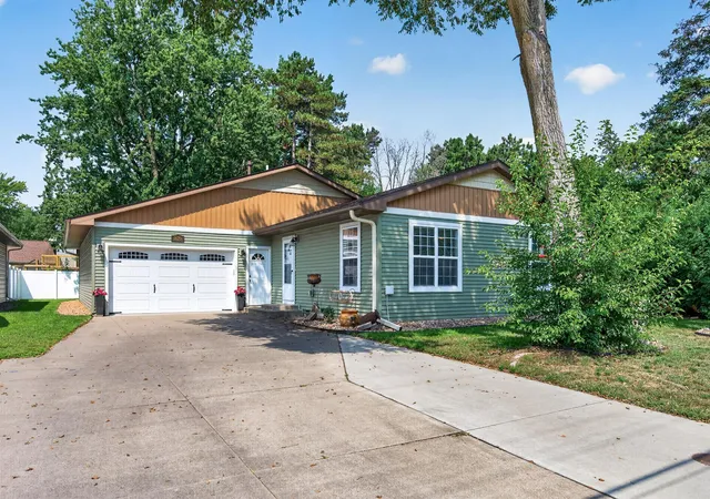 1st image of 1623 Hwy 96 E, Saint Paul, MN 55110 | MLS# 7116333