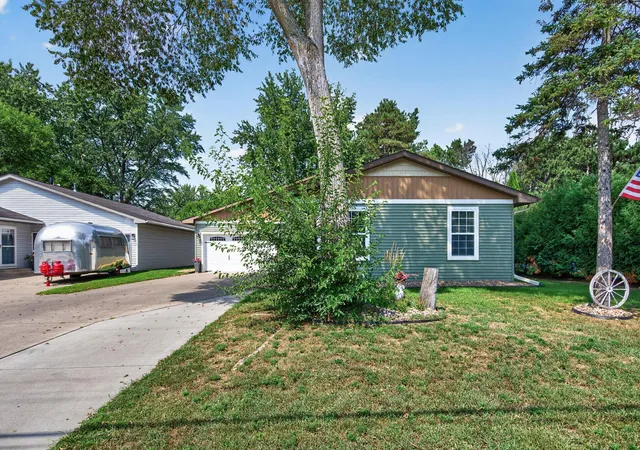 3rd image of 1623 Hwy 96 E, Saint Paul, MN 55110 | MLS# 7116333