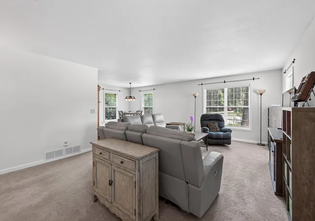 5th image of 1623 Hwy 96 E, Saint Paul, MN 55110 | MLS# 7116333