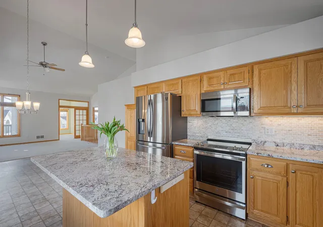 Photo 3 of Single family home for sale at 14313 Savanna Oaks Dr, Savage, MN 55378 | MLS# 7116335 | Listing updated on 2026-08-14