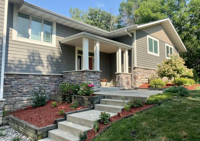 Photo 2 of Sale Pending at 1510 Archwood Rd, Hopkins, MN 55305 | MLS# 7116342 | Listing updated on 2026-08-31
