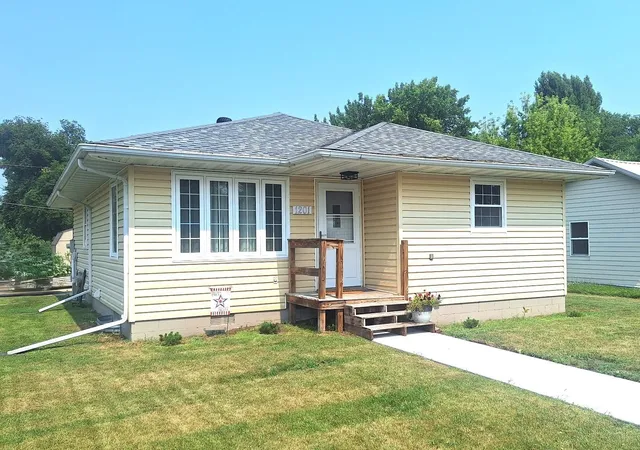 Photo 1 of Single family home for sale at 1201 Mountain Ave, Walhalla, ND 58282 | MLS# 7116363 | Listing updated on 2026-09-01