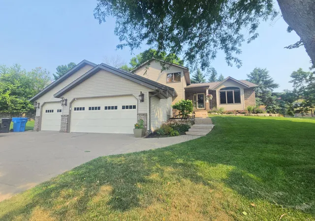 Photo 1 of Single family home for sale at 1850 Garvin Hts Rd, Winona, MN 55987 | MLS# 7116367 | Listing updated on 2026-09-16