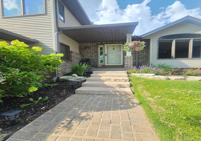 Photo 2 of Single family home for sale at 1850 Garvin Hts Rd, Winona, MN 55987 | MLS# 7116367 | Listing updated on 2026-09-16