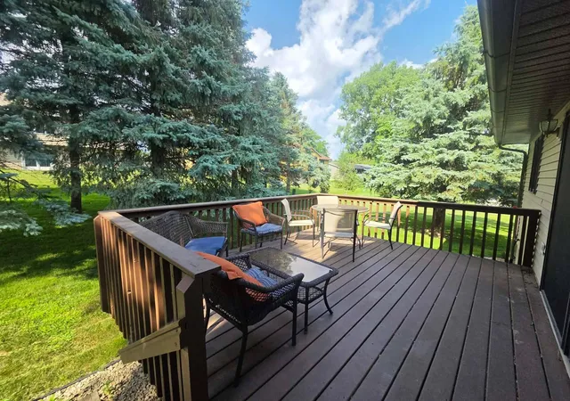 Photo 2 of Single family home for sale at 1850 Garvin Hts Rd, Winona, MN 55987 | MLS# 7116367 | Listing updated on 2026-09-16