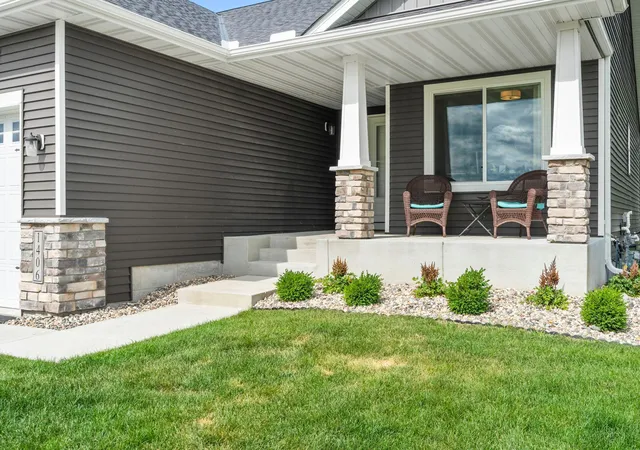 3rd image of 1406 Balsam Ln, Watertown, MN 55388 | MLS# 7116383