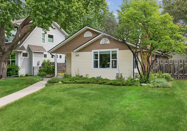 2nd image of 5829 Russell Ave S, Minneapolis, MN 55410 | MLS# 7116387
